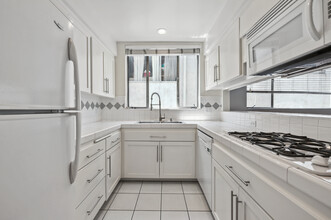 Elm Drive Apartments in Beverly Hills, CA - Building Photo - Interior Photo