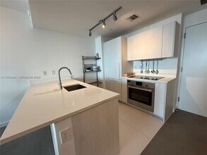 501 NE 31st St, Unit 3005 in Miami, FL - Building Photo - Building Photo