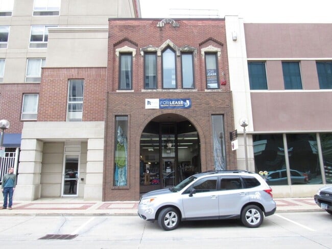 211 Broadway Ave S in Rochester, MN - Building Photo - Building Photo