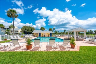 5599 NE Gulfstream Way in Stuart, FL - Foto de edificio - Building Photo