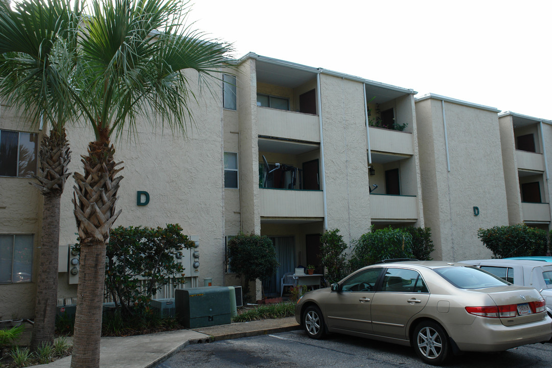 The Cedars in Mary Esther, FL - Building Photo