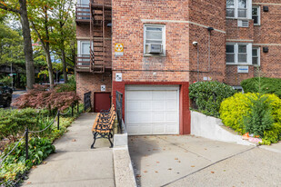 6692 Selfridge St in Forest Hills, NY - Building Photo - Building Photo