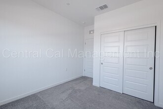 7430 Sunshine Grv Dr in Bakersfield, CA - Building Photo - Building Photo