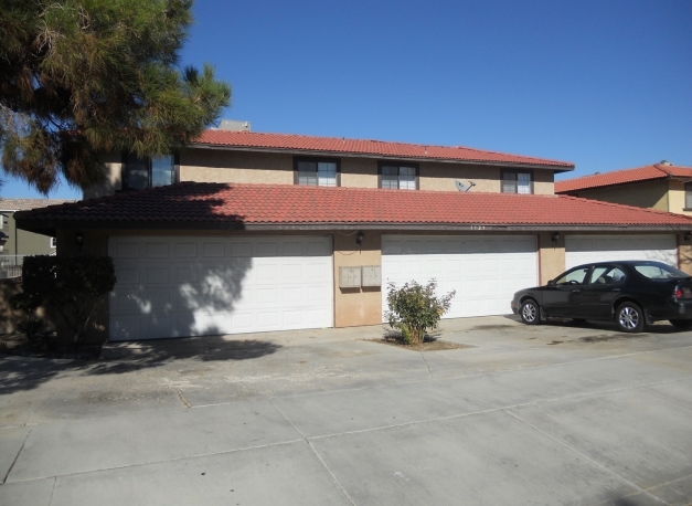 1729 W Avenue J-15 in Lancaster, CA - Building Photo - Building Photo