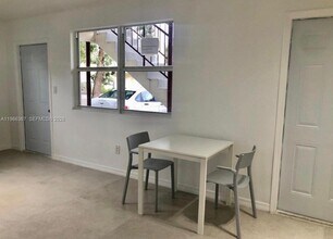 5963 SW 66th Terrace in South Miami, FL - Building Photo - Building Photo