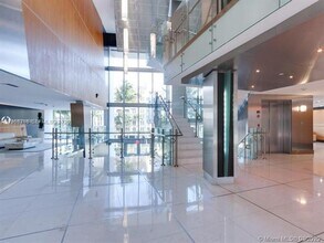 2950 NE 188th St in Aventura, FL - Foto de edificio - Building Photo