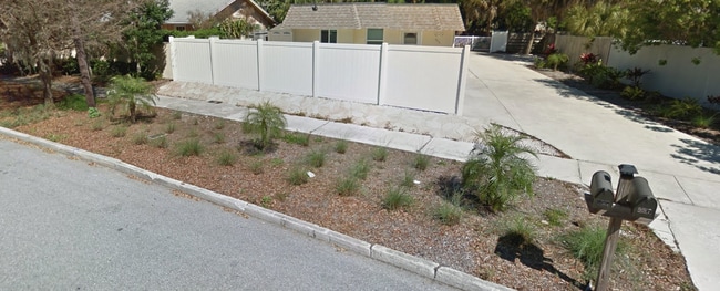 997 Virginia Dr in Sarasota, FL - Building Photo - Building Photo