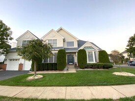 2 Hampshire Pl in Monroe Township, NJ - Building Photo