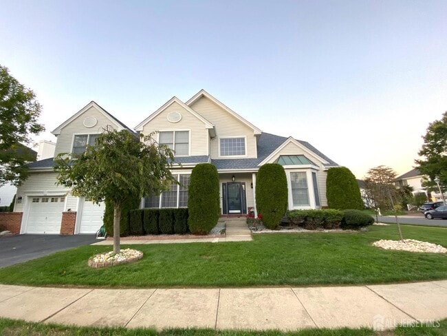property at 2 Hampshire Pl