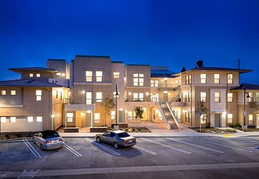 Paseo De Luz in Oxnard, CA - Building Photo