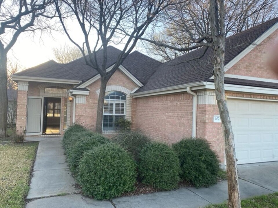 102 Kathi Ln in Georgetown, TX - Building Photo