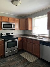37439 N Lake Shore Dr in Lake Villa, IL - Building Photo - Building Photo