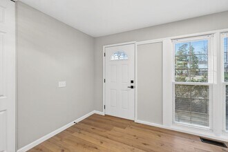 5016 Fernhill Dr in St. Louis, MO - Foto de edificio - Building Photo