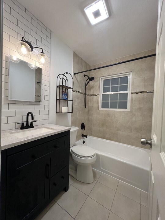 44 Maple Ave in Wallingford, CT - Building Photo