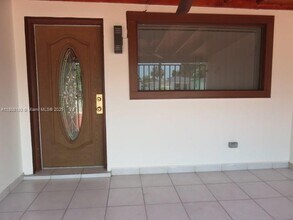 435 E 52nd St in Hialeah, FL - Building Photo - Building Photo