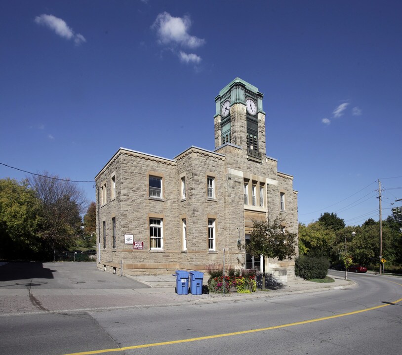 70 Mill St in Halton Hills, ON - Building Photo