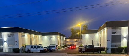 Great location and amazing prices in Tampa, FL - Foto de edificio - Building Photo