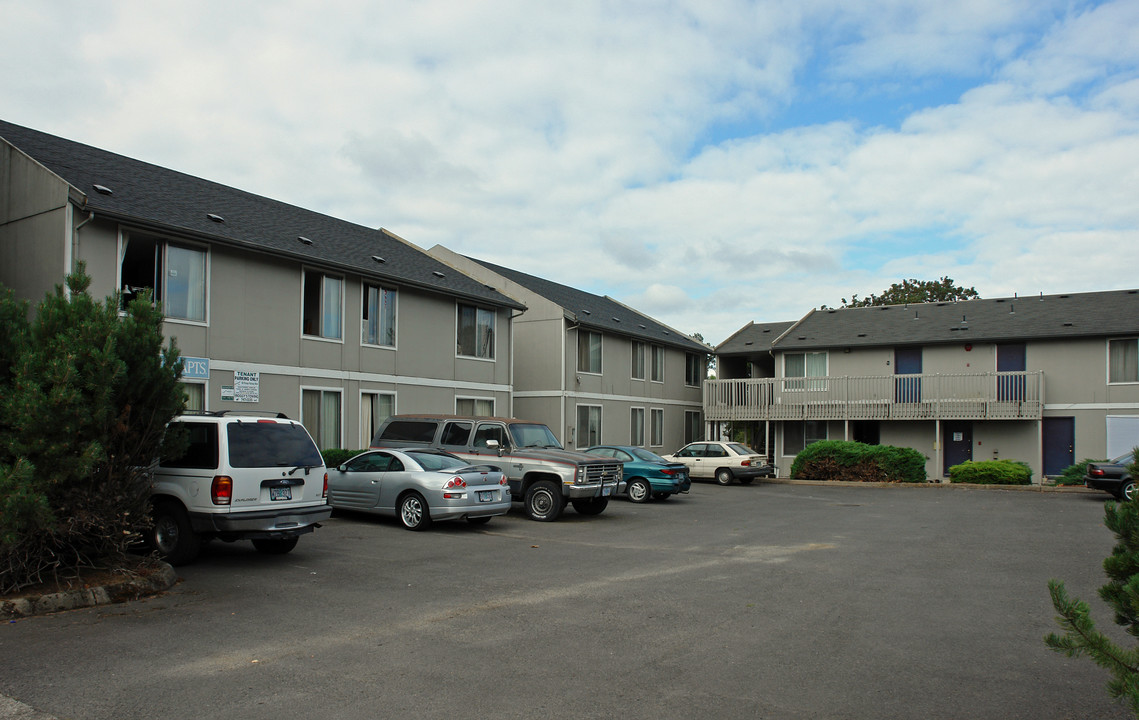 Parkway Apartments in Springfield, OR - Foto de edificio