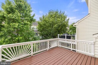 43391 Frenchmans Creek Terrace in Ashburn, VA - Foto de edificio - Building Photo