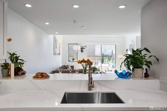 2412 Harrison St in San Francisco, CA - Foto de edificio - Building Photo