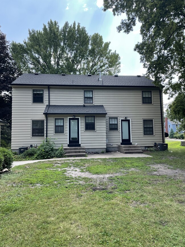 2033 Friley Rd in Ames, IA - Foto de edificio - Building Photo