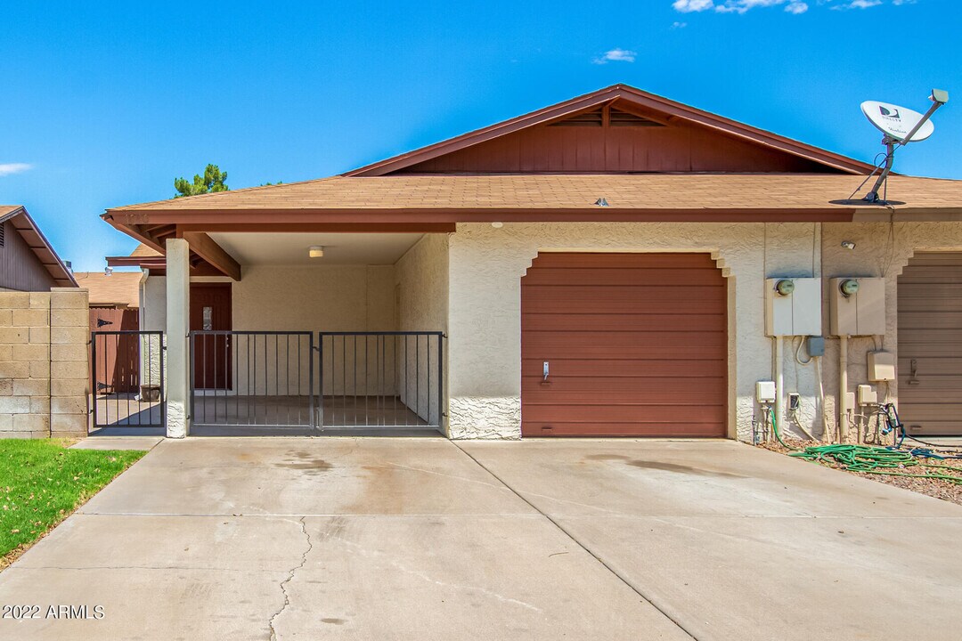 1840 E Inverness Ave in Mesa, AZ - Foto de edificio
