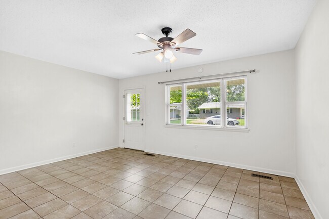 840 W Davis St in Fayetteville, AR - Foto de edificio - Building Photo