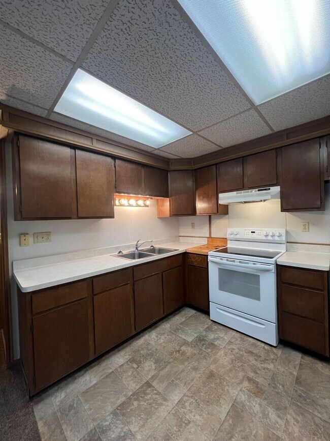 property at 1810 Neupert Ave