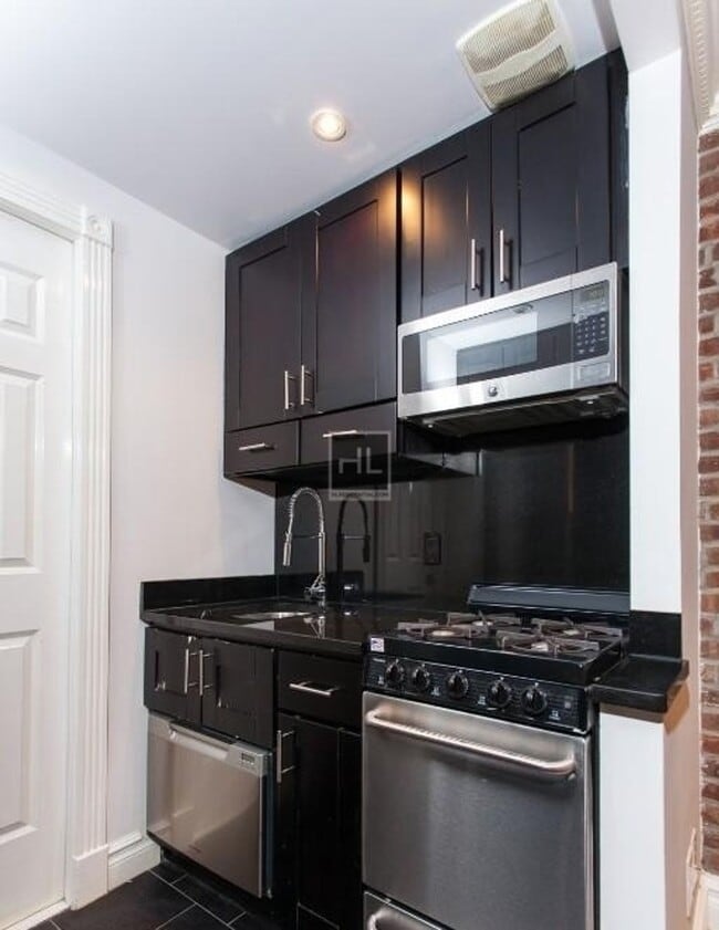 345 W 53rd St