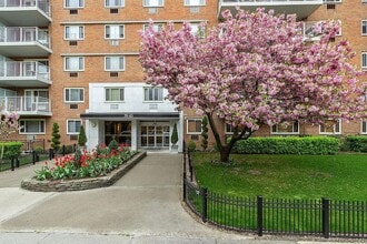 39-65 52nd St in Queens, NY - Building Photo - Building Photo