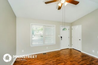 8906 Greenmoore Dr in Louisville, KY - Building Photo - Building Photo