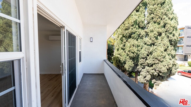 property at 835 S Sherbourne Dr