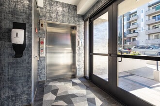 5550 Bonner Ave. The Cielo APartments in North Hollywood, CA - Foto de edificio - Lobby