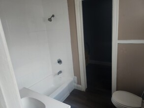 817 E Houston St in Sherman, TX - Foto de edificio - Building Photo