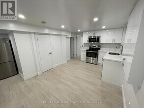 61 Cecil St in Toronto, ON - Building Photo - Building Photo