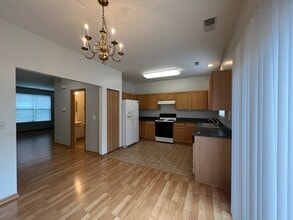 1046 Chadwick Dr in Grayslake, IL - Building Photo - Building Photo
