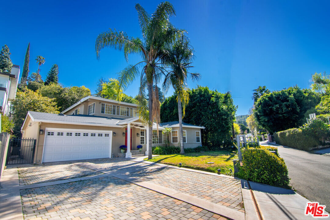 3946 Ventura Canyon Ave in Los Angeles, CA - Building Photo