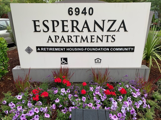 Esperanza - Affordable Senior Housing in Seattle, WA - Foto de edificio - Building Photo