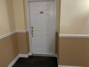 16 Willow St, Unit #1 in Melrose, MA - Building Photo - Building Photo
