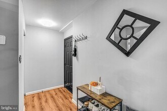 7501 Calderon Ct in Alexandria, VA - Building Photo - Building Photo