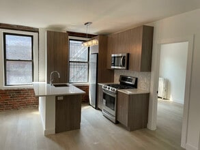 54 Burbank St in Boston, MA - Foto de edificio - Building Photo