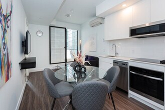 1063 Rue de la Montagne in Montréal, QC - Building Photo - Building Photo