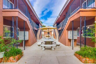 2212 1/2 Grand Ave in San Diego, CA - Building Photo - Building Photo