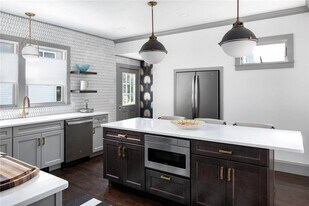 169 Ruggles Ave in Newport, RI - Building Photo