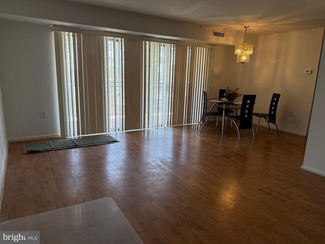 7352 Lee Hwy in Falls Church, VA - Building Photo - Building Photo