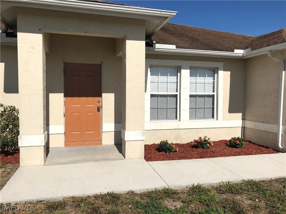 2318 NE 24th Ave in Cape Coral, FL - Building Photo