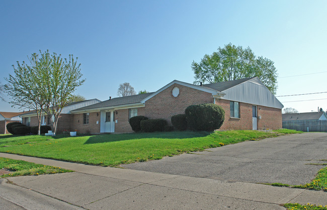 224-230 Orth Dr in New Carlisle, OH - Building Photo - Building Photo