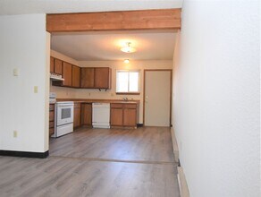8 Hoffman Dr in Bozeman, MT - Building Photo - Building Photo