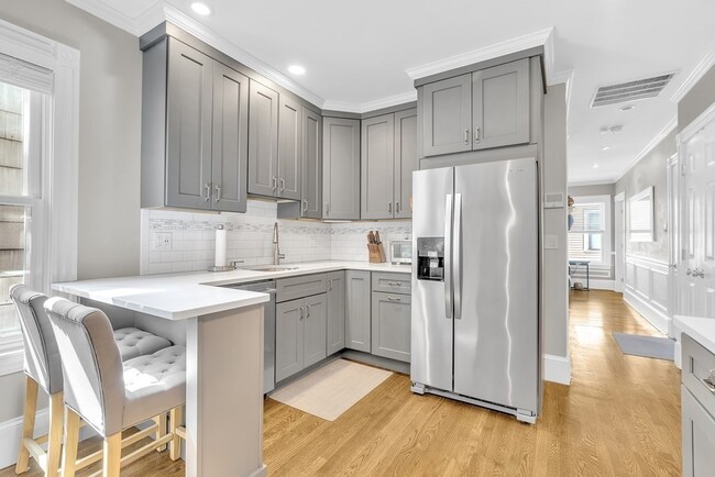 176 Bowen St, Unit 2