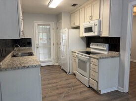 2052 Darnell Cir in Tallahassee, FL - Building Photo